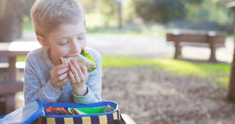 kid eating lunch at school