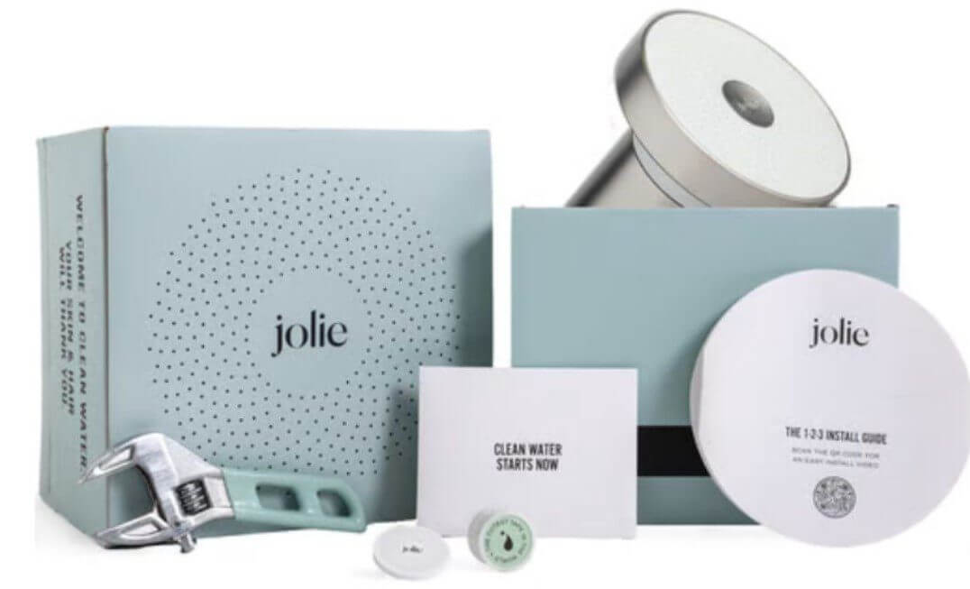 A collection of products, including a metallic water filter, installation guide, and tools, is displayed inside a light blue box with a dot pattern.