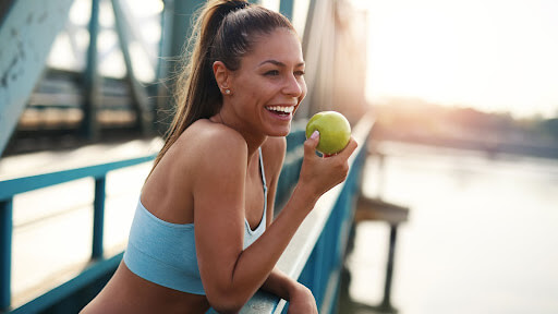 woman eating healthy for weight loss