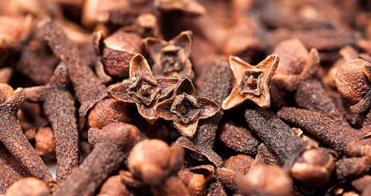 A close up of a large amount of cloves