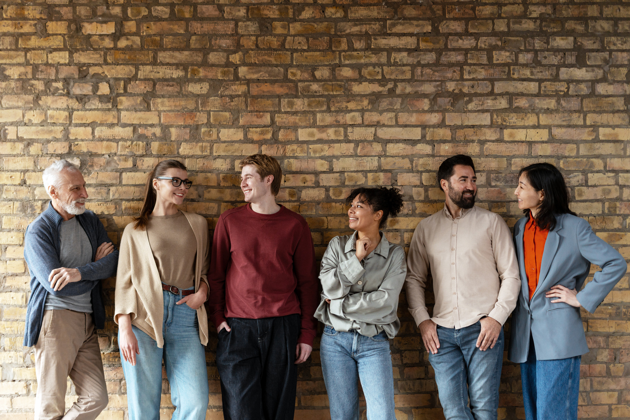 picture of a group of people as representation of the hol+ circle community for integrative, holistic, and functional medicine